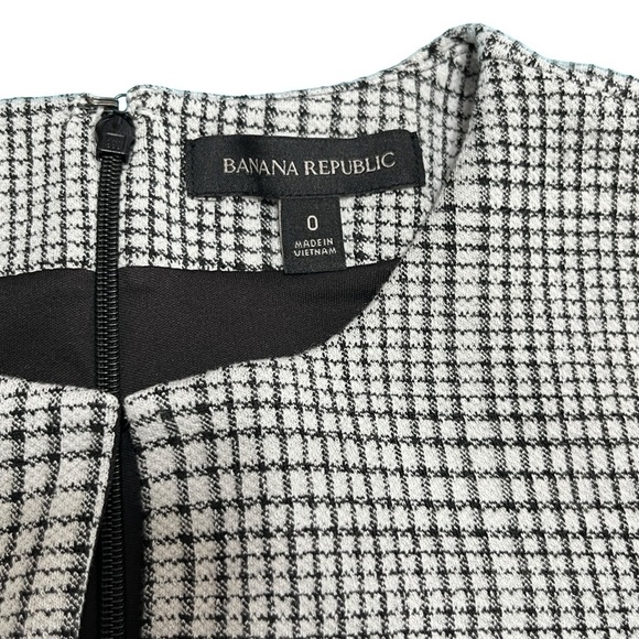 Banana Republic Textured Sheath Dress Keyhole Neck Black & White Size 0 - Picture 9 of 11